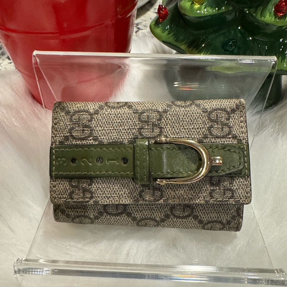 Gucci Monogram Buckle Key Holder EUC
